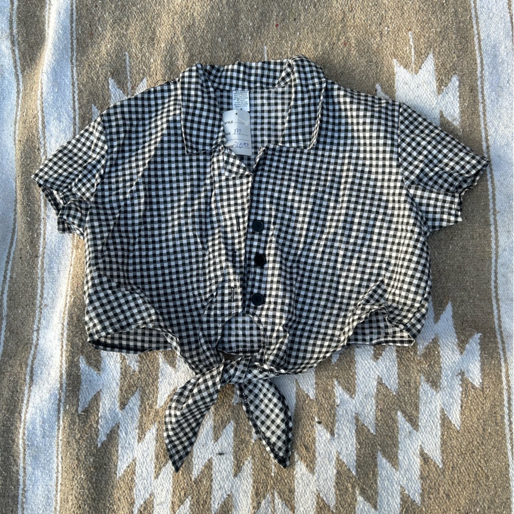 Pin up plaid top